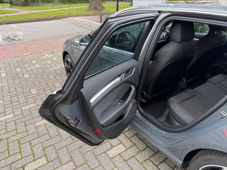 Vehicle Image 40