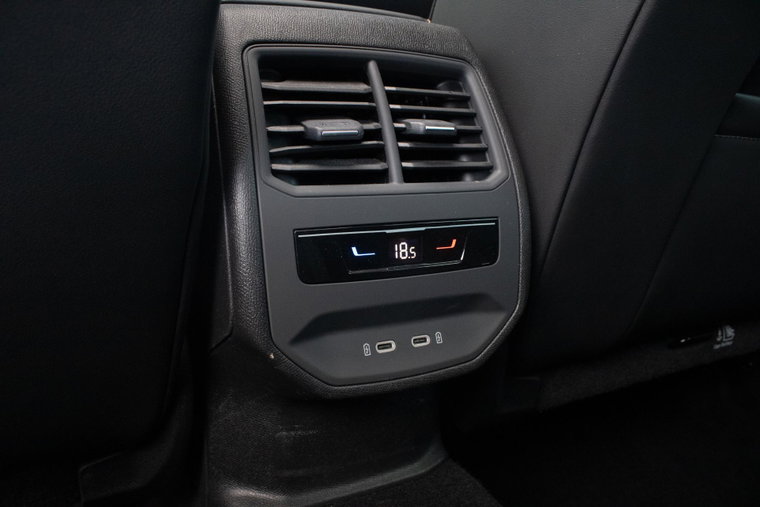 Vehicle Image 43