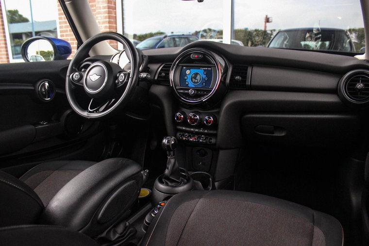 Vehicle Image 12