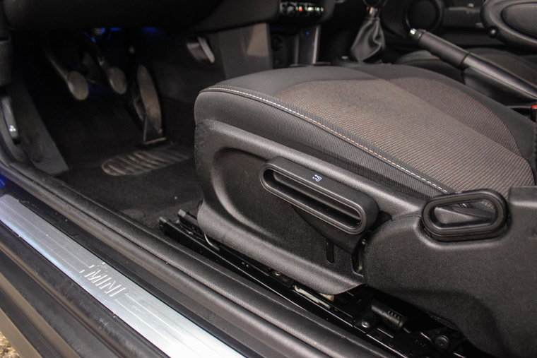 Vehicle Image 36