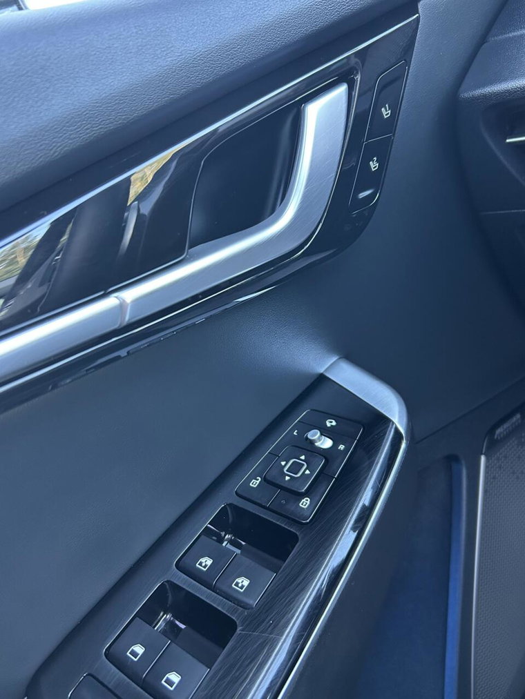 Vehicle Image 34