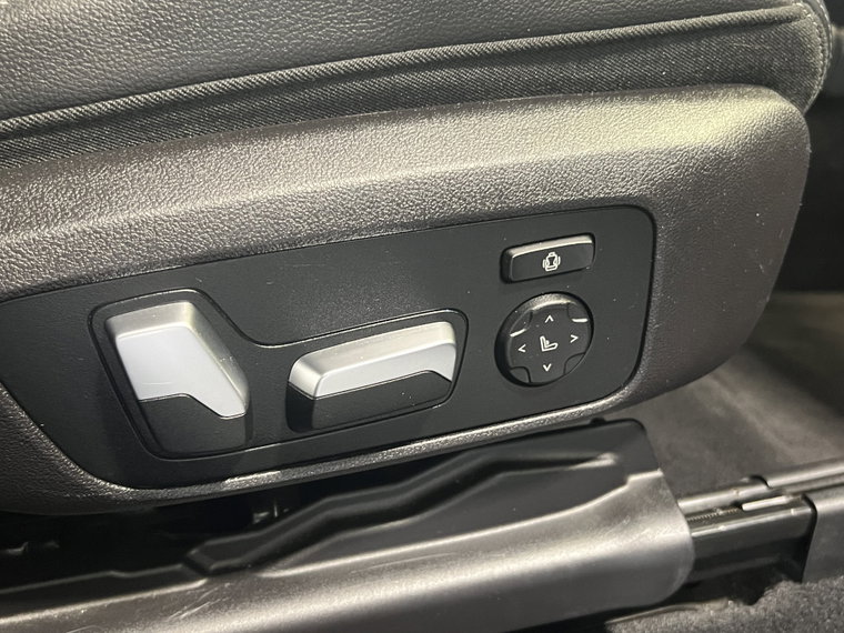 Vehicle Image 28