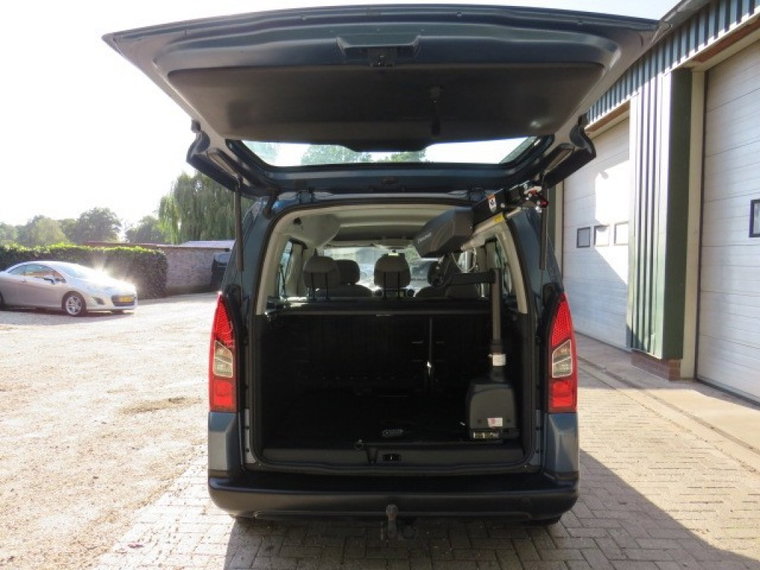 Vehicle Image 19