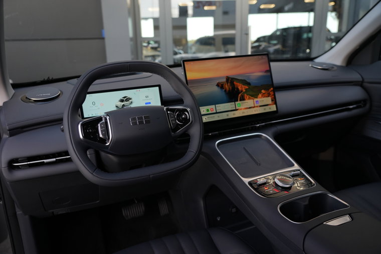 Vehicle Image 12