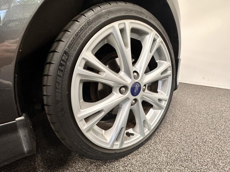 Vehicle Image 23