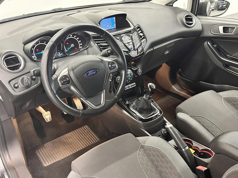 Vehicle Image 9
