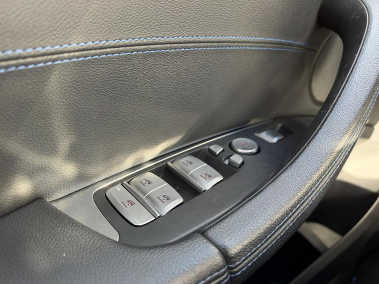 Vehicle Image 37