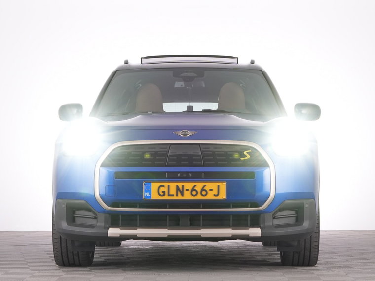 Vehicle Image 32