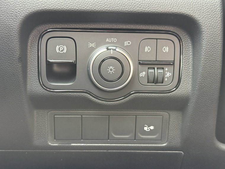 Vehicle Image 29