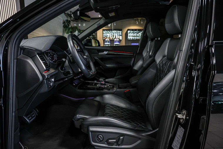 Vehicle Image 9