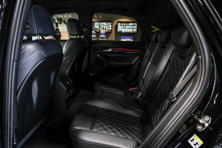 Vehicle Image 10