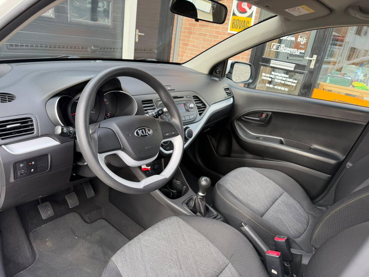 Vehicle Image 23