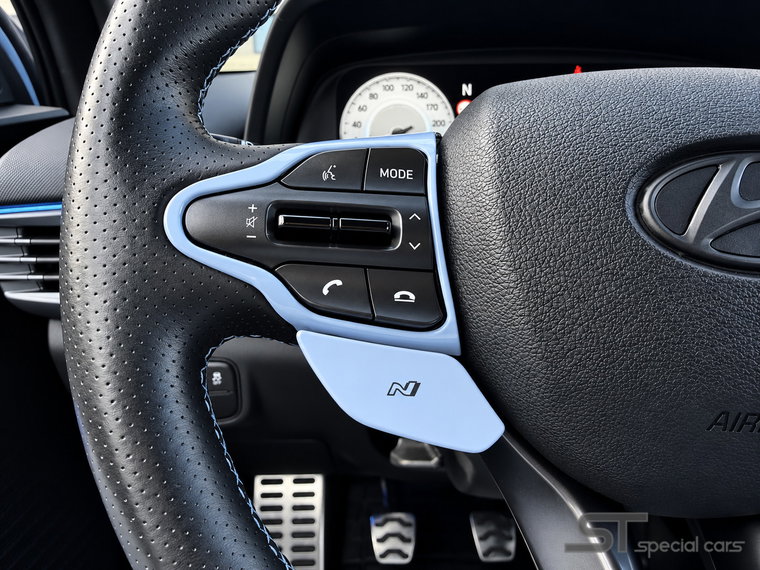 Vehicle Image 24