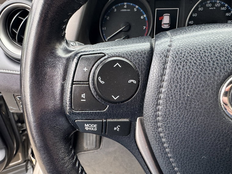 Vehicle Image 25