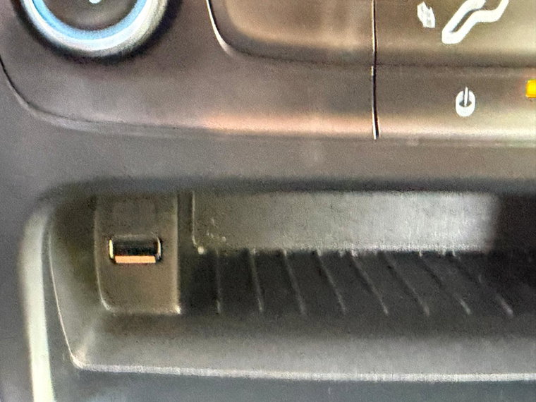 Vehicle Image 25