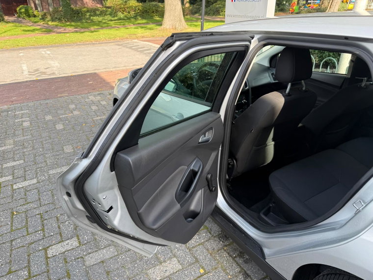 Vehicle Image 28