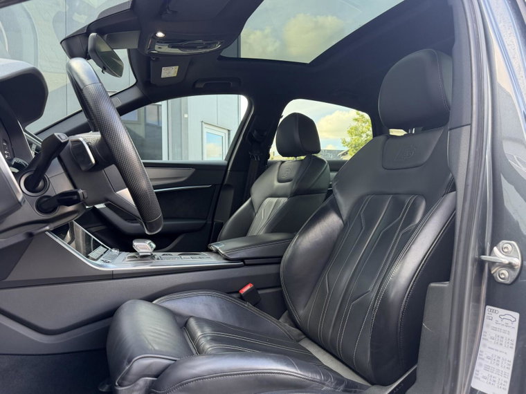 Vehicle Image 10