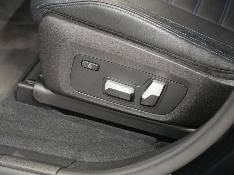Vehicle Image 28