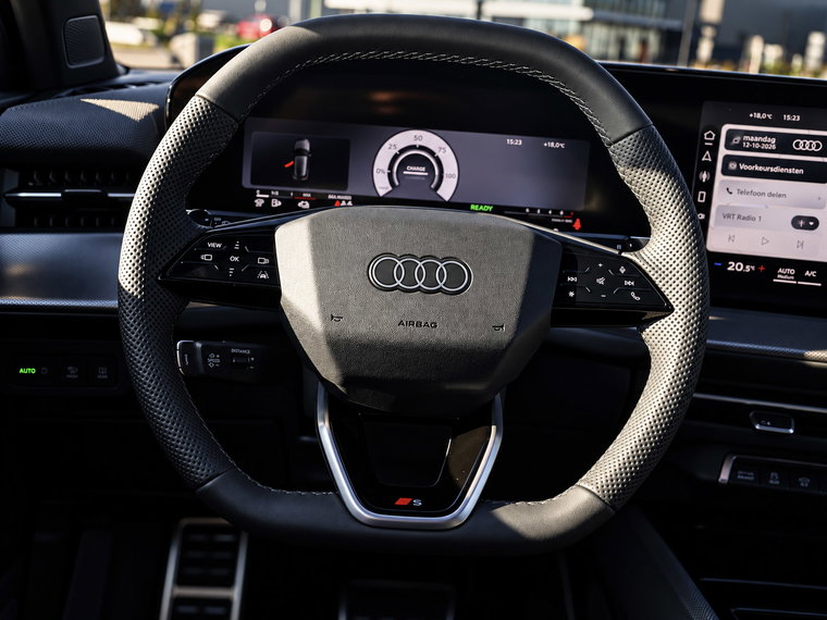 Vehicle Image 14