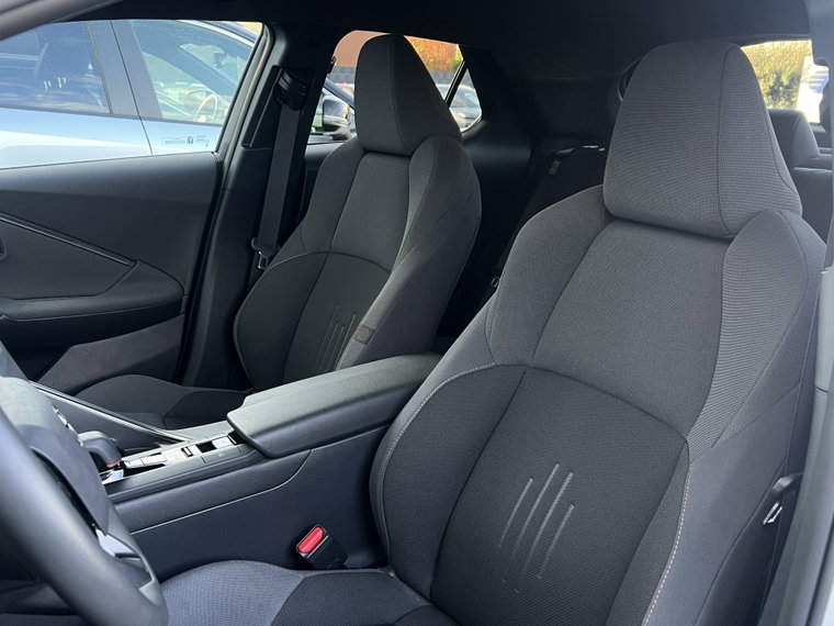 Vehicle Image 25