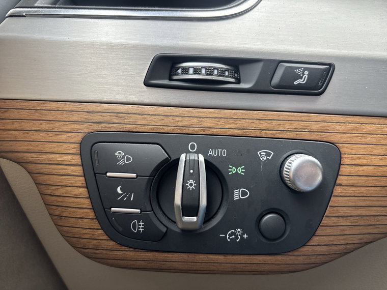 Vehicle Image 28