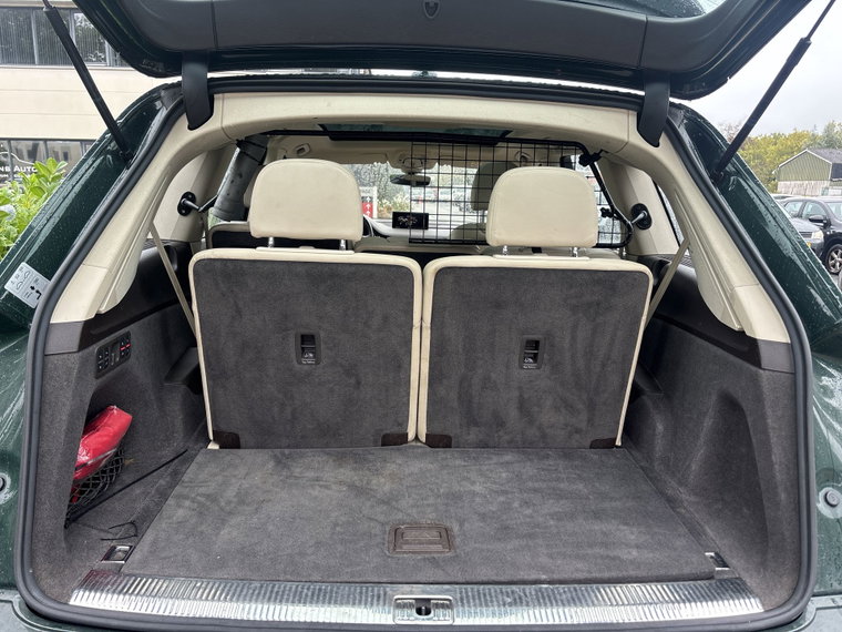 Vehicle Image 32