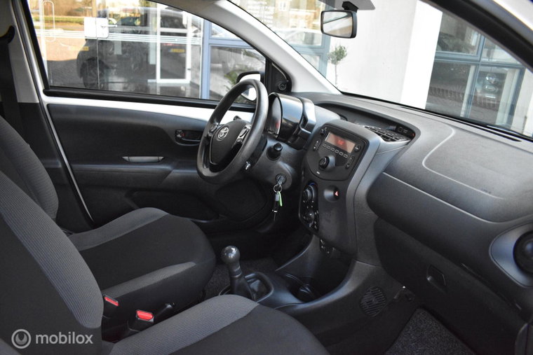 Vehicle Image 13