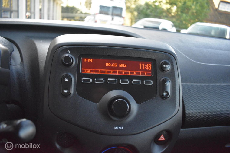 Vehicle Image 16