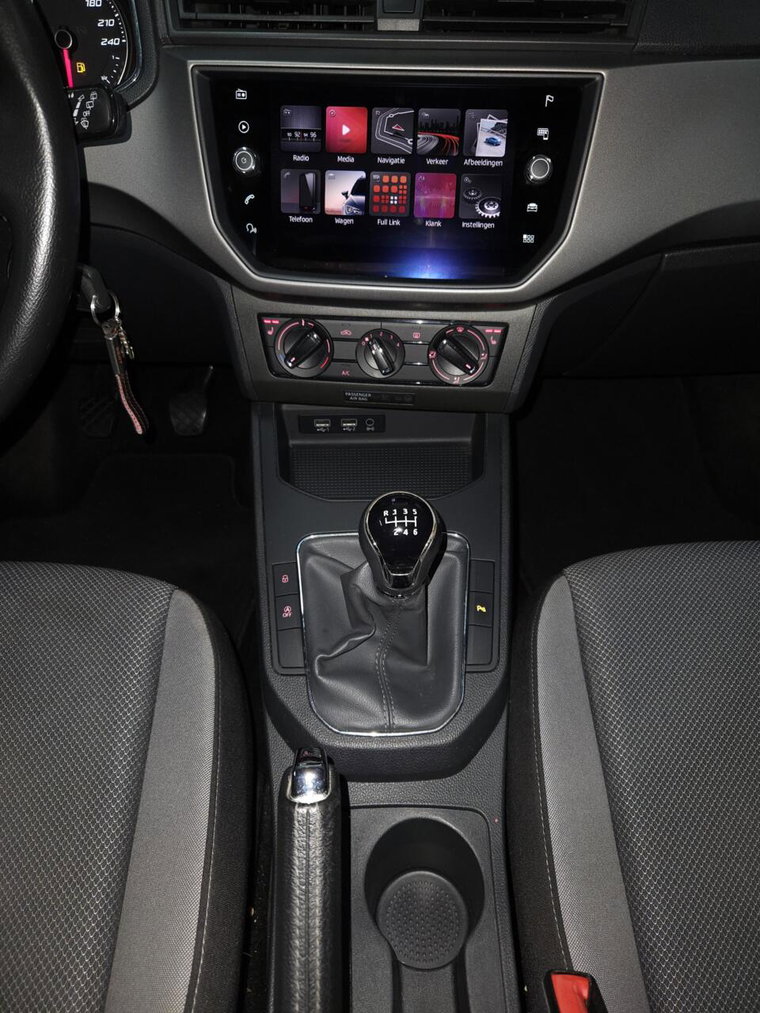 Vehicle Image 9