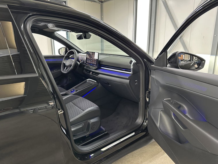 Vehicle Image 35