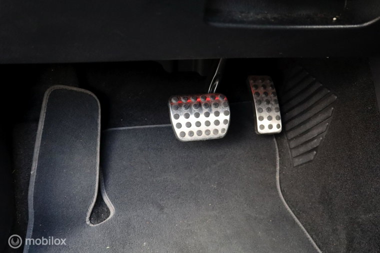 Vehicle Image 42