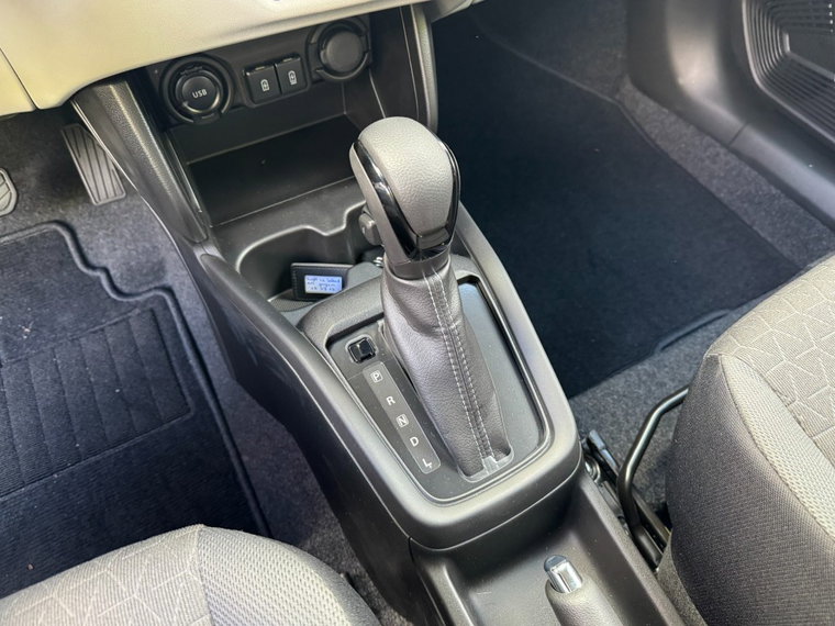 Vehicle Image 25