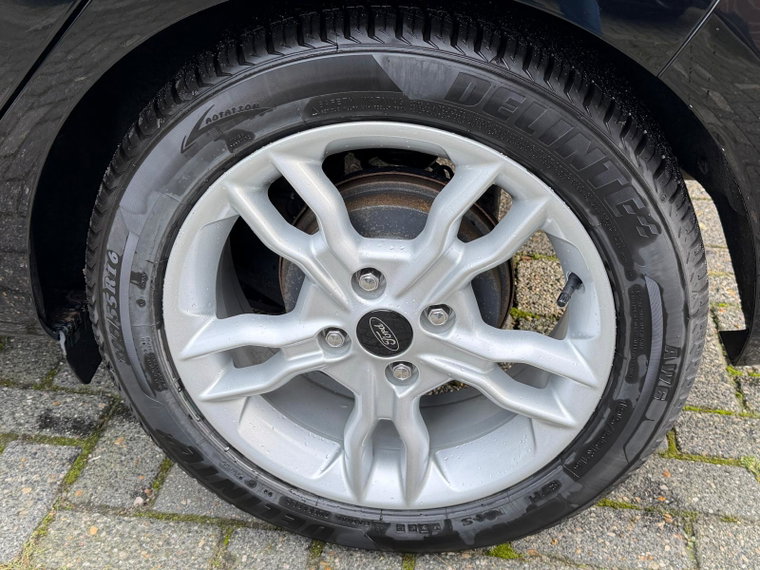Vehicle Image 37
