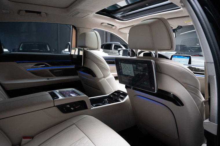 Vehicle Image 15