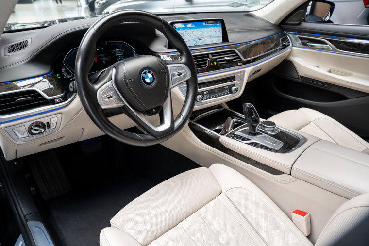 Vehicle Image 9