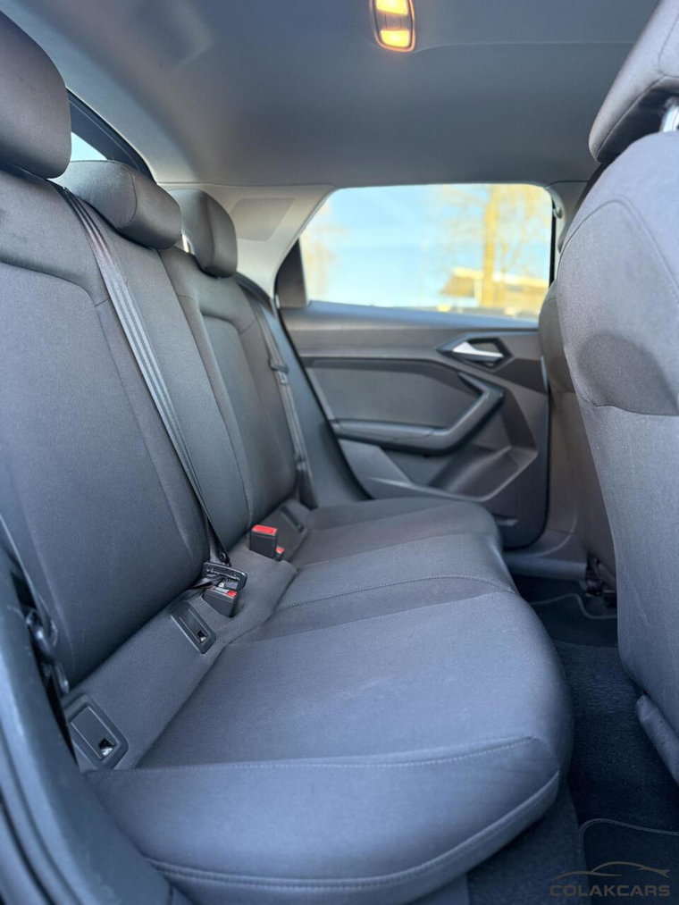 Vehicle Image 38