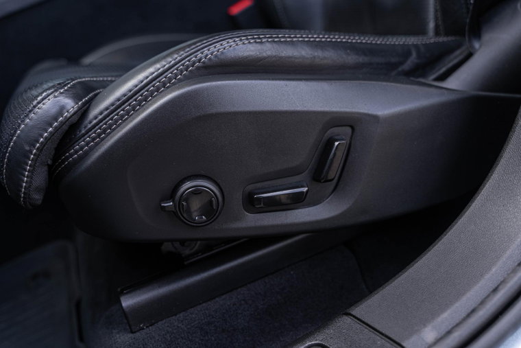 Vehicle Image 32