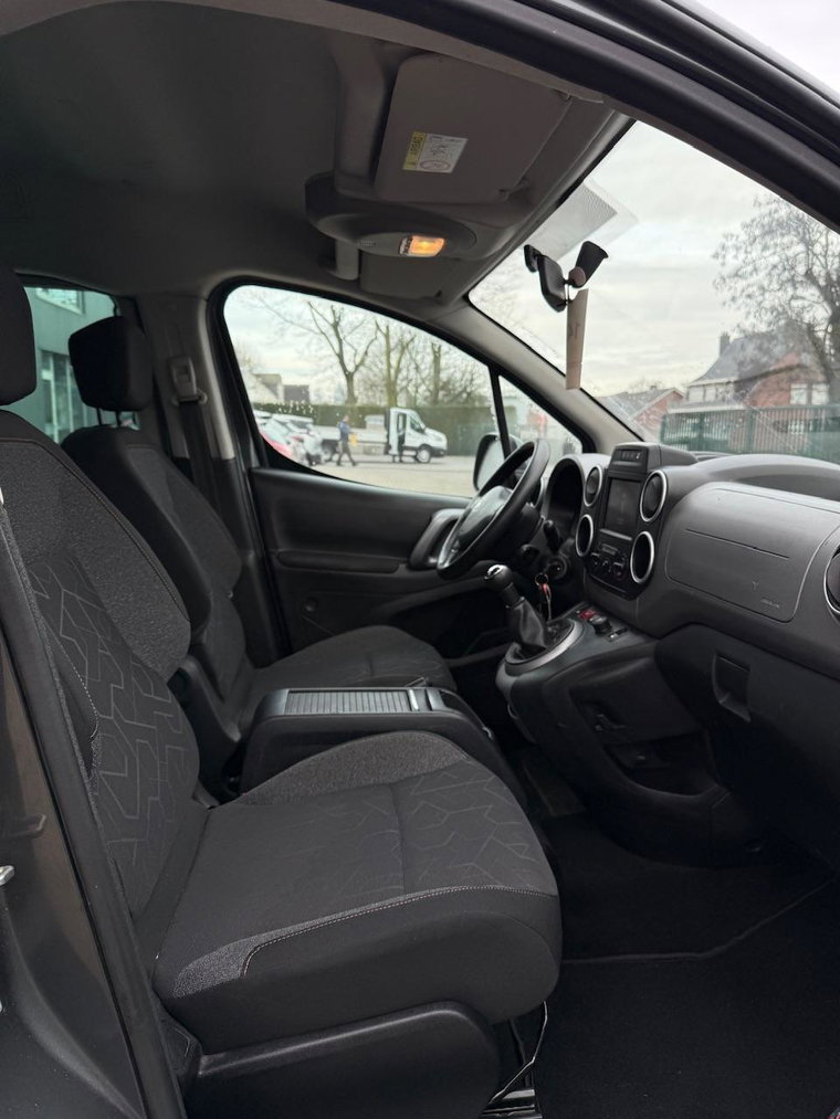Vehicle Image 18
