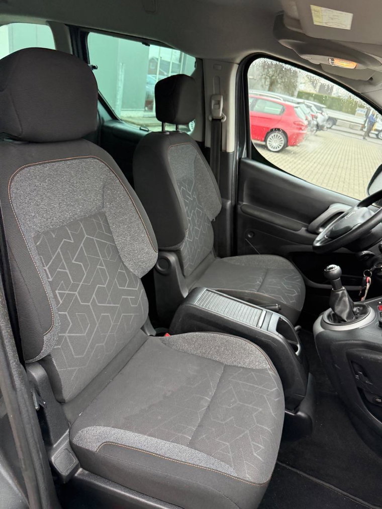 Vehicle Image 19