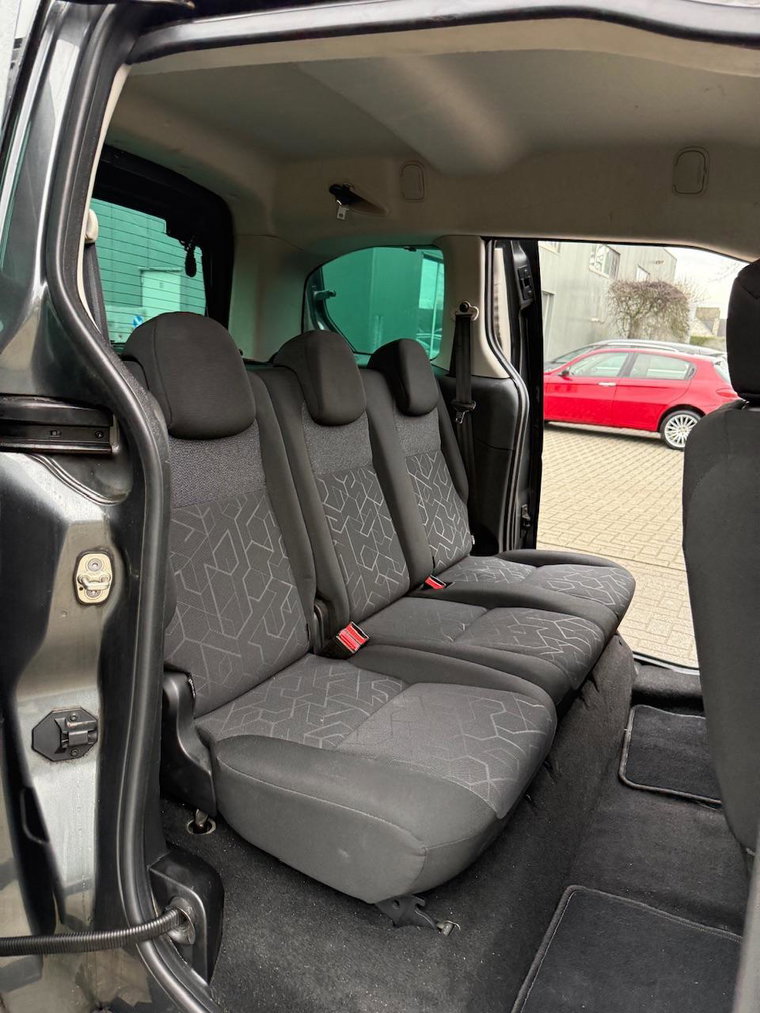 Vehicle Image 22