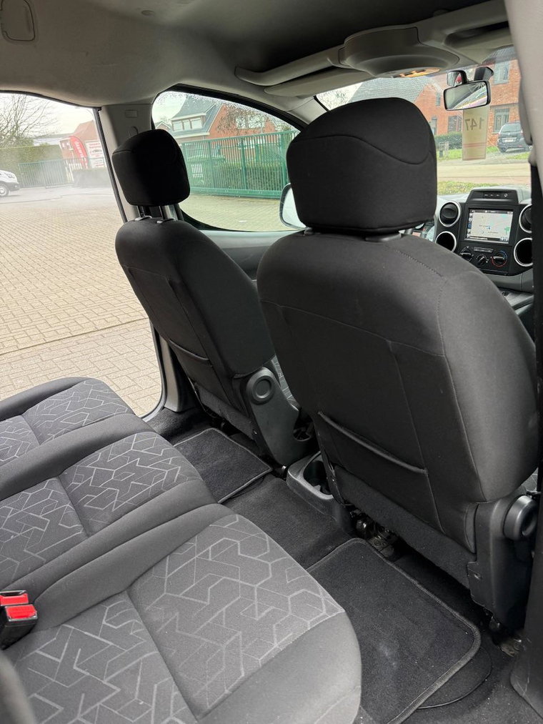Vehicle Image 23