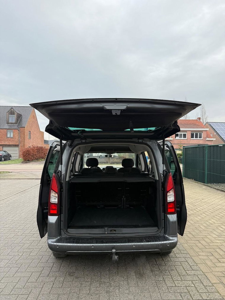 Vehicle Image 24