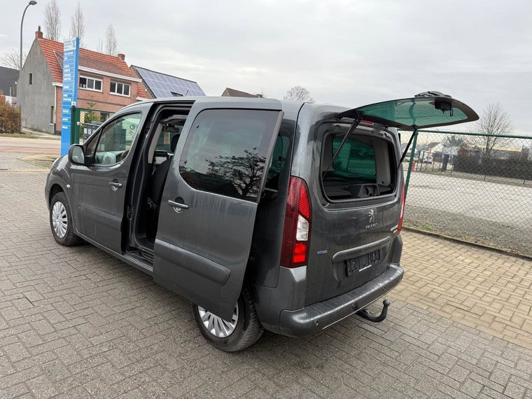 Vehicle Image 28