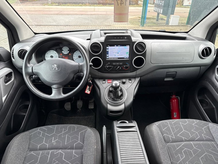 Vehicle Image 30