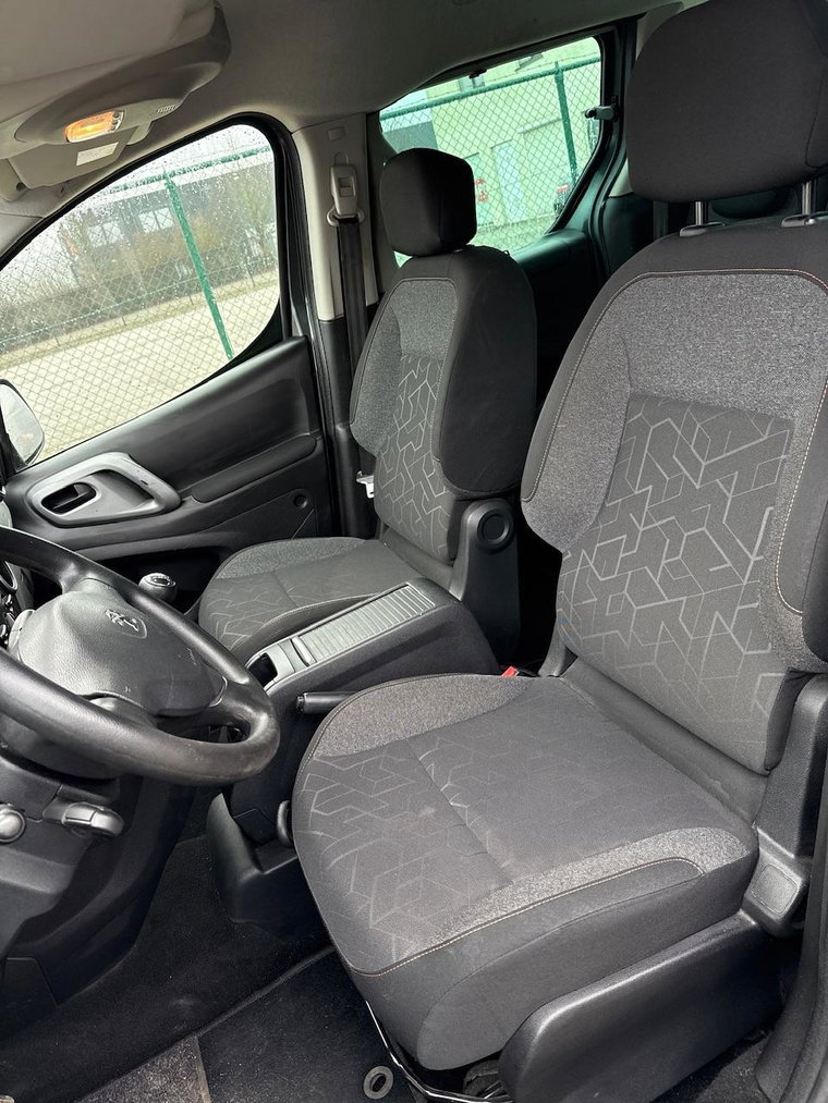 Vehicle Image 33