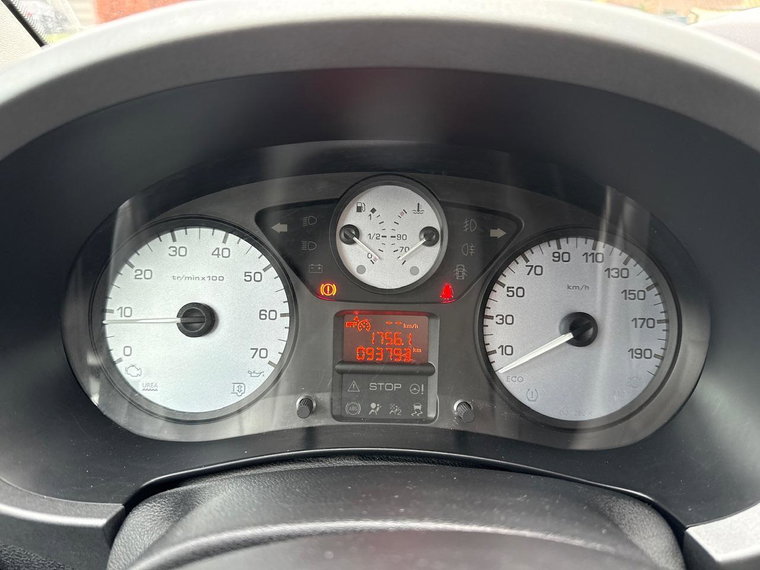 Vehicle Image 35