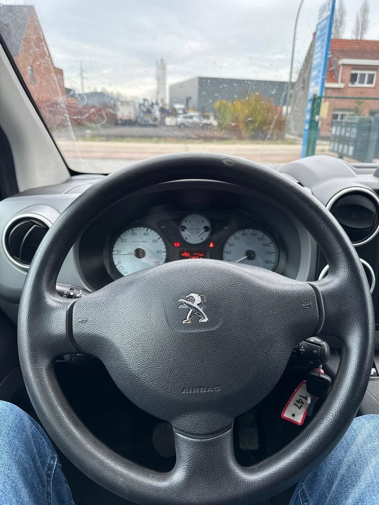 Vehicle Image 36
