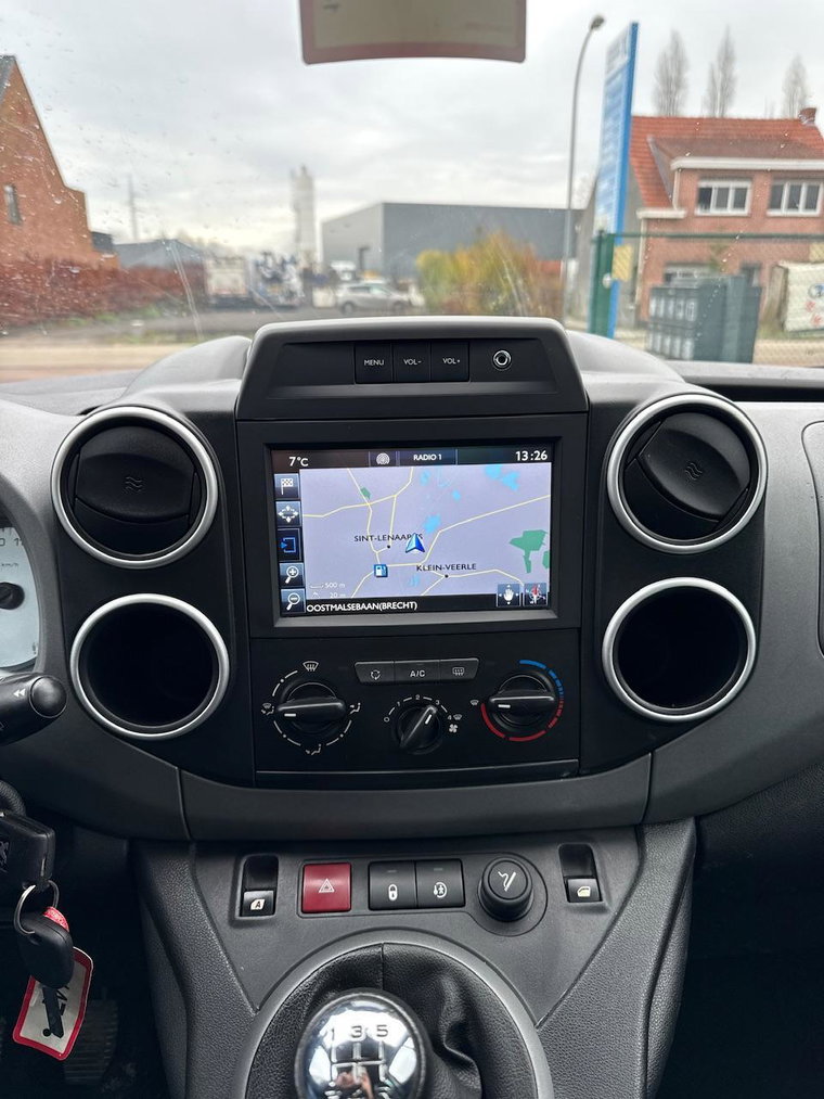 Vehicle Image 40