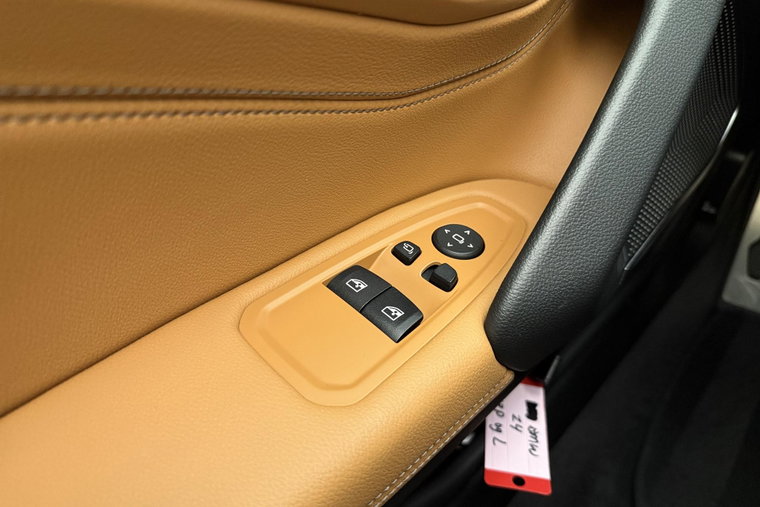 Vehicle Image 32
