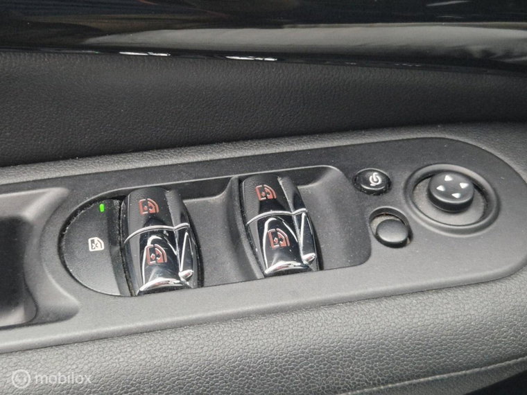 Vehicle Image 34